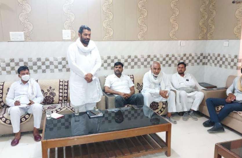 भादरा विधायक बलवान पूनियां बोले, अम्बेडकर की ओर से बनाए गए संविधान की आड़ में गलत लड़ाई लडऩा ठीक नहीं भादरा विधायक बलवान पूनियां बोले, अम्बेडकर की ओर से बनाए गए संविधान की आड़ में गलत लड़ाई लडऩा ठीक नहीं