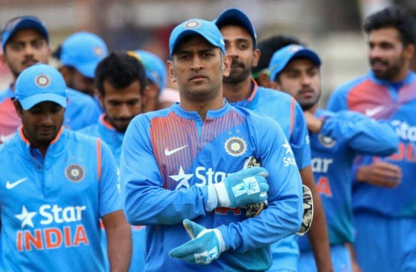dhoni.png आज ही के दिन धोनी के एक फैसले से टीम इंडिया ने इंग्लैंड में जीती थी चैंपियंस ट्रॉफी