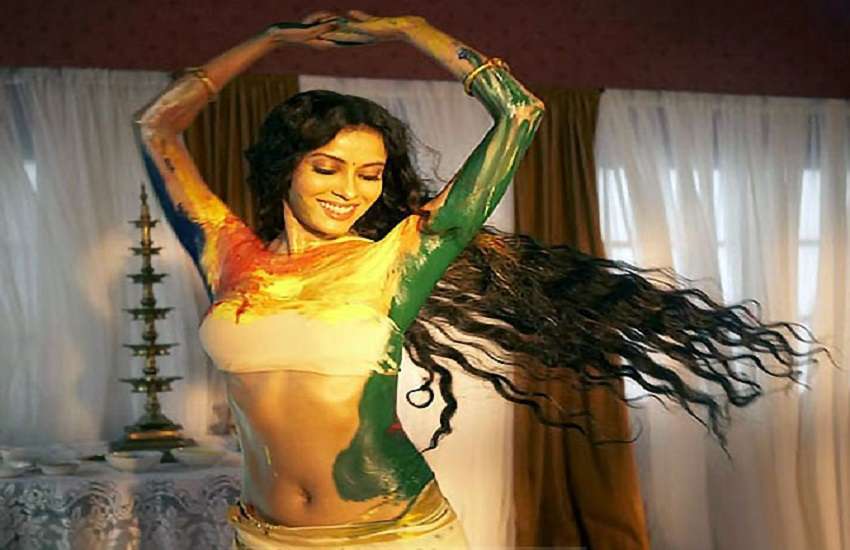 Bollywood Actresses Nude Scene In Movies