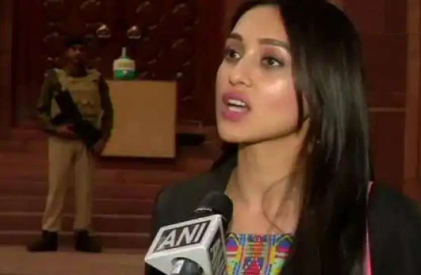 mimi_chakraborty.jpg टीएमसी सांसद मिमी चक्रवर्ती का दावा, कहा- मैंने किया फर्जी वैक्सीनेशन कैंप का भांडाफोड़