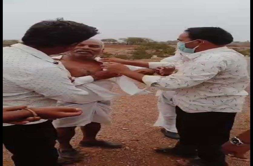 patrika इस गांव के सरपंच का फिल्मी स्टाइल में अपहरण
