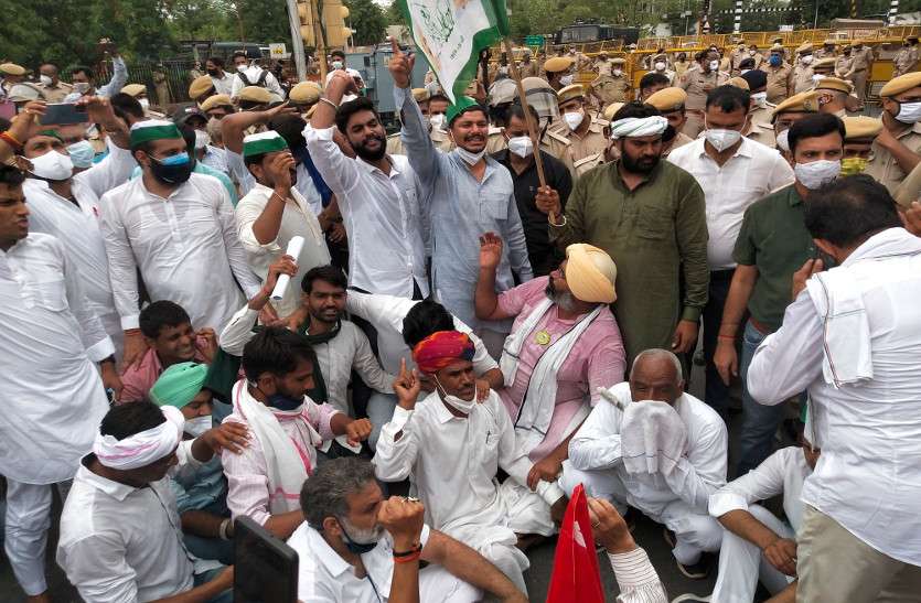जयपुर: कृषि कानूनों के विरोध में किसानों का 'हल्ला बोल', गवर्नर हाउस का घेराव कर जताया आक्रोश