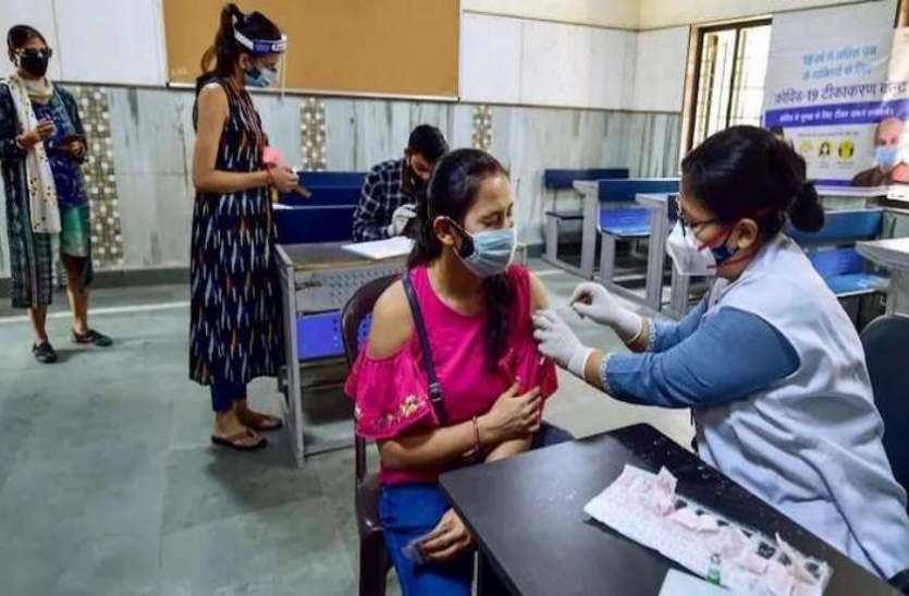 covid-19.jpg एक हफ्ते में लगाए गए 4 करोड़ टीके, दिसंबर तक टीकाकरण का लक्ष्य पाने की दिशा में देश