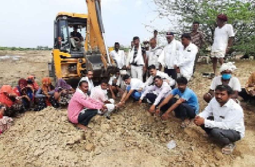 खानपुरा तालाब में पानी की आवक बढ़ाने के जतन शुरू खानपुरा तालाब में पानी की आवक बढ़ाने के जतन शुरू