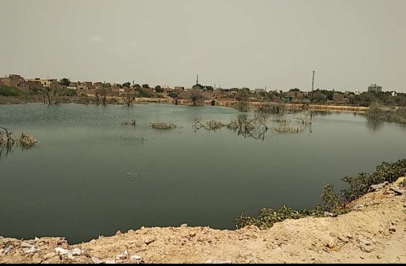 बारिश ने बढ़ाई चिंता, आशियानों को लेकर चिंतित बारिश ने बढ़ाई चिंता, आशियानों को लेकर चिंतित