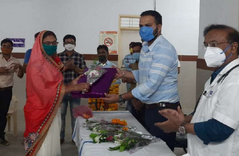 जिले के 6 गांव में शत-प्रतिशत हुआ कोविड वैक्सीन का टीकाकरण जिले के 6 गांव में शत-प्रतिशत हुआ कोविड वैक्सीन का टीकाकरण