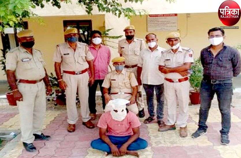 चाबी बनाने के नाम पर जेवरात व नकदी चुराने का मुख्य आरोपी गिरफ्तार, दूसरे की तलाश जारी चाबी बनाने के नाम पर जेवरात व नकदी चुराने का मुख्य आरोपी गिरफ्तार, दूसरे की तलाश जारी