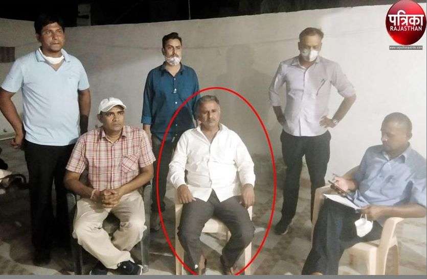 एसीबी की कार्रवाई : मारवाड़ जंक्शन थाना प्रभारी 25 हजार रुपए की रिश्वत लेते रंगे हाथों गिरफ्तार एसीबी की कार्रवाई : मारवाड़ जंक्शन थाना प्रभारी 25 हजार रुपए की रिश्वत लेते रंगे हाथों गिरफ्तार