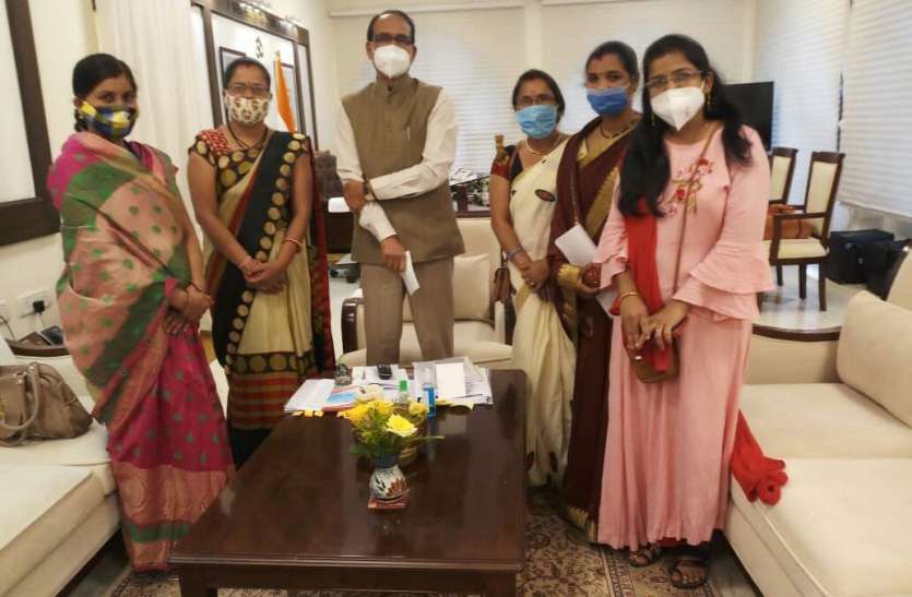 asha.jpg मुख्यमंत्री के आश्वासन के बाद आशा कार्यकर्ताओं की हड़ताल खत्म