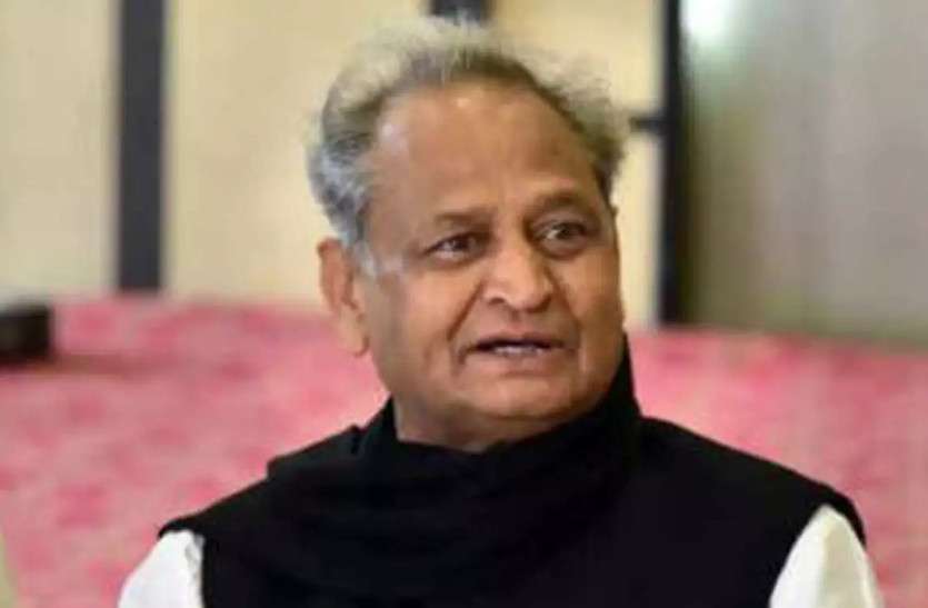 CM Ashok Gehlot letter to PM Modi regarding demand for vaccine सीएम गहलोत का पीएम मोदी को पत्र, पर्याप्त मात्रा में मिले वैक्सीन