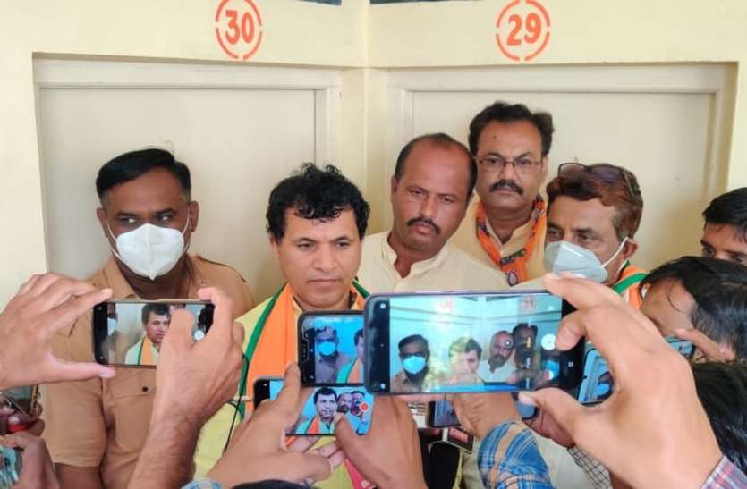 अपनी खामियां दूसरों के ऊपर थोप रही प्रदेश सरकार: मंत्री अपनी खामियां दूसरों के ऊपर थोप रही प्रदेश सरकार: मंत्री