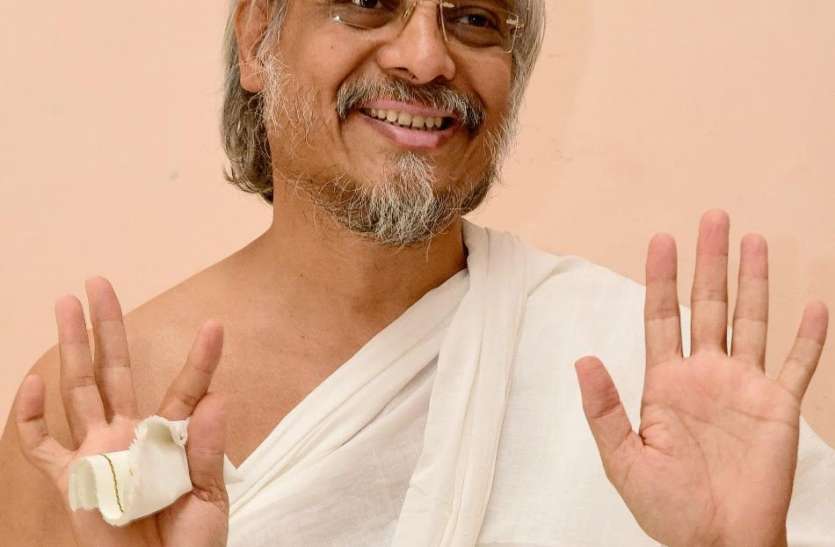 खुद को अपडेट रखना जरूरी- आचार्य देवेंद्रसागर खुद को अपडेट रखना जरूरी- आचार्य देवेंद्रसागर