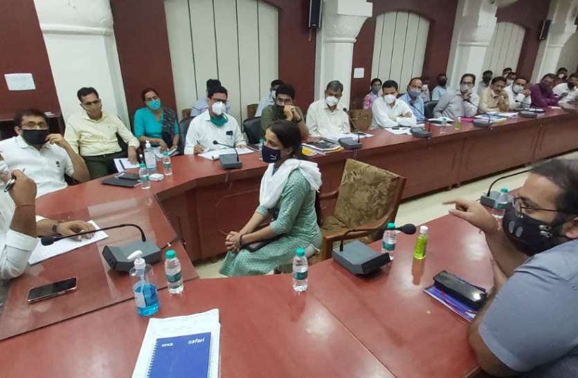 जिला प्रभारी मंत्री डोटासरा ने ली जिला स्तरीय अधिकारियों की बैठक जिला प्रभारी मंत्री डोटासरा ने ली जिला स्तरीय अधिकारियों की बैठक