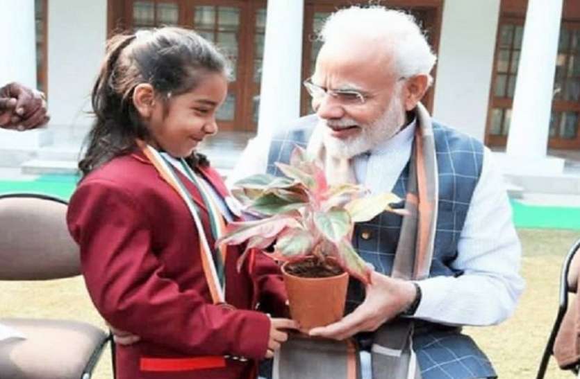 eiha-dixit-and-pm-modi.jpg CBSE के कक्षा 7 की बुक में जोड़ा गया मेरठ की 8 वर्षीय ईहा दीक्षित का चैप्टर, जानें कौन है येे नन्ही परी