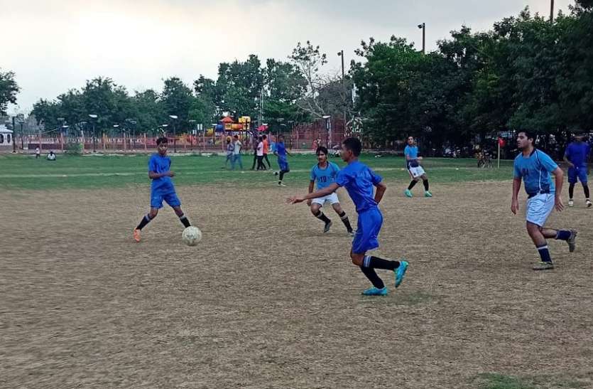 cg news ग्रासरूट डे फुटबॉल चैंपियनशिप: प्रणय व वरद ने दागे दो-दो गोल, शेरा जूनियर एफसी की 5-1 से जीत