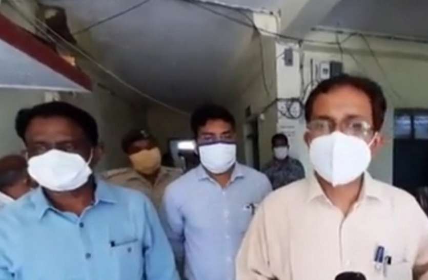 ceo chhindwara सीइओ का कड़ा रूख, विकास कार्यों में देरी पर लगाई फ टकार