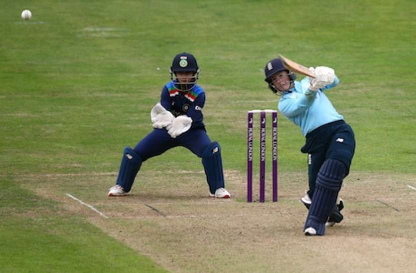 india_vs_england.jpg काम नहीं आया मिताली राज का अर्धशतक, इंग्लैंड ने भारत को 8 विकेट से हराया