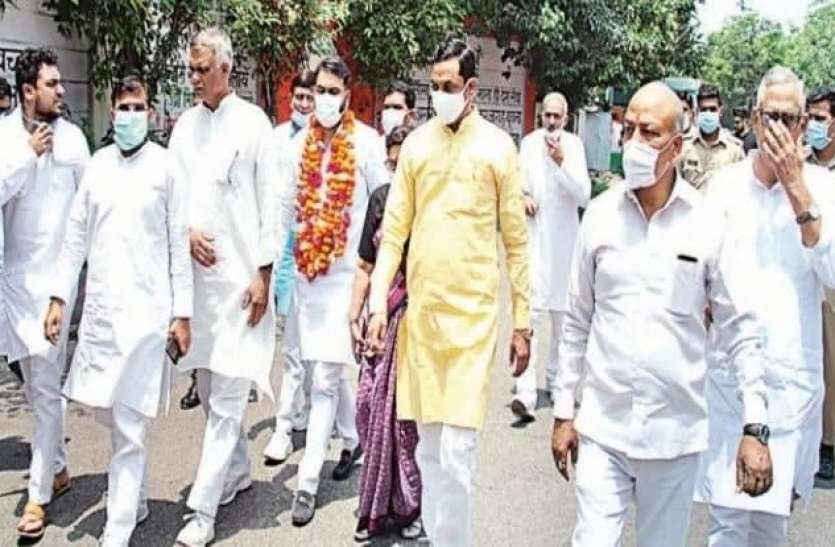 jila_panchayat_chunav.jpg जर्मन से भारत आकर लड़ा चुनाव और बन गए पंचायत अध्यक्ष, फिल्मी लगती है ये कहानी