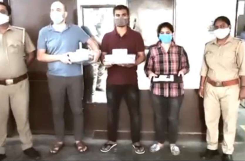 noida_1.jpg महिला चला रही थी कार्ड क्लोन बनाकर लोगों के एकाउंट से रुपये निकालने वाला गैंग