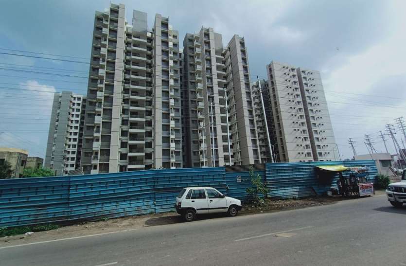 उद्घाटन के इंतजार में 472 फ्लैट उद्घाटन के इंतजार में 472 फ्लैट