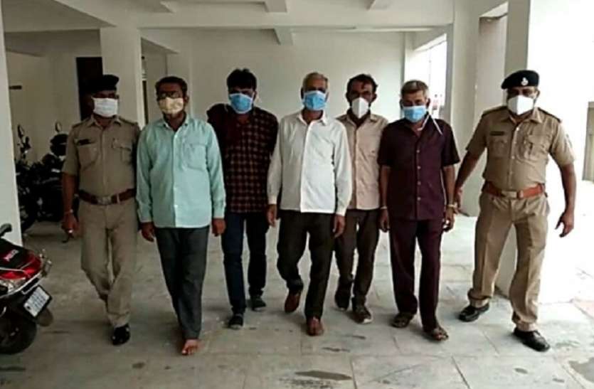 पैसों के लेनदेन में चांदखेड़ा से बिल्डर का अपहरण, सुरेन्द्रनगर से सकुशल छुड़ाया पैसों के लेनदेन में चांदखेड़ा से बिल्डर का अपहरण, सुरेन्द्रनगर से सकुशल छुड़ाया