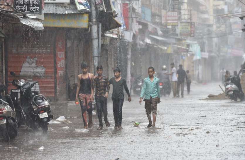 जोधपुर में झमाझम बारिश, पनाळे चली जोधपुर में झमाझम बारिश, पनाळे चली