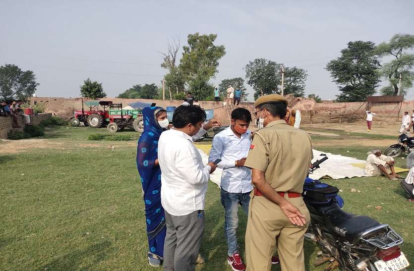 शहीद की प्रतिमा लगाने पर विवाद, सरपंच ने रुकवाया कार्य शहीद की प्रतिमा लगाने पर विवाद, सरपंच ने रुकवाया कार्य