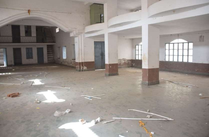 मीरा सामुदायिक भवन में चोरों का धमाल, सुपुर्दगी पहले से पहले निगम को चपत मीरा सामुदायिक भवन में चोरों का धमाल, सुपुर्दगी पहले से पहले निगम को चपत