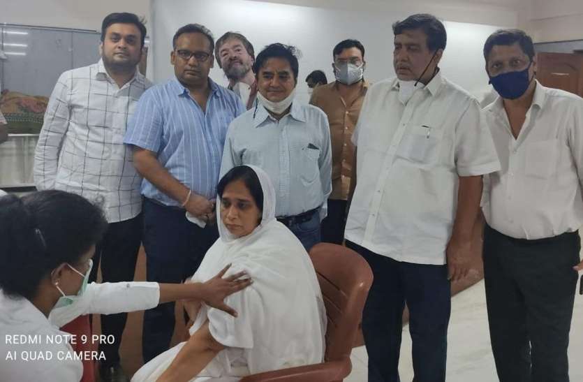 आधा जीवन सोने में ही निकल जाता है-साध्वी आधा जीवन सोने में ही निकल जाता है-साध्वी