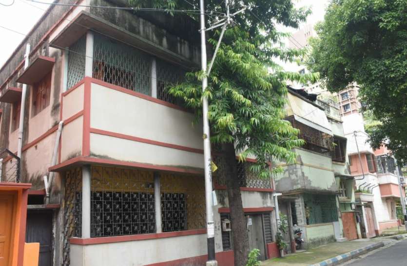 West Bengal: बेटी ने तीन दिनों से मां के शव को रखा घर में West Bengal: बेटी ने तीन दिनों से मां के शव को रखा घर में