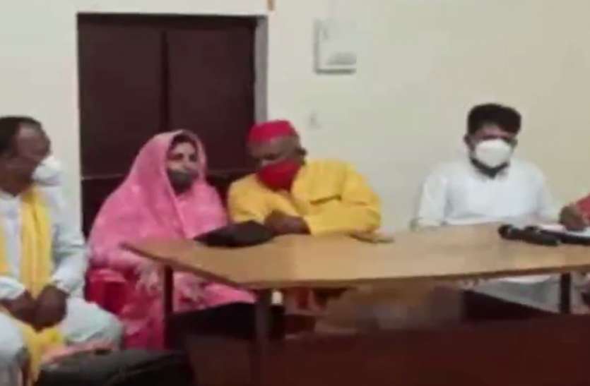 नए अध्यक्ष पद की दौड़ में कद्दावर नेताओं के नाम की अटकलें तेज, 11 जिलों के जिला अध्यक्ष बर्खास्त नए अध्यक्ष पद की दौड़ में कद्दावर नेताओं के नाम की अटकलें तेज, 11 जिलों के जिला अध्यक्ष बर्खास्त