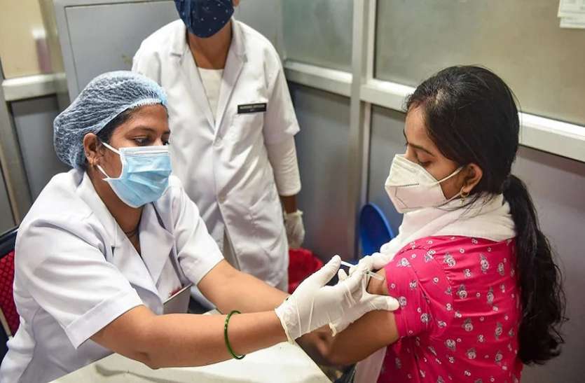 Vaccination Maha Abhiyan जिले में 10 लाख लोगों को लगनी है वैक्सीन, 6 माह में 3 लाख भी नहीं पहुंचा आंकड़ा