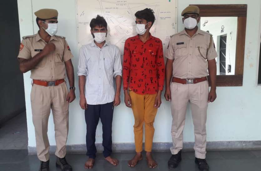 कपड़ा चुराने वाले बदमाशों को 12 घंटे में दबोचा कपड़ा चुराने वाले बदमाशों को 12 घंटे में दबोचा