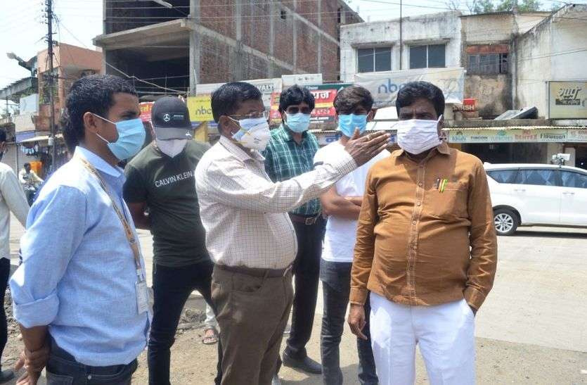 ratlam news in hindi 4 लेन सड़क निर्माण कार्य व धोलावाड़ न्यू इन्टकवेल पहुचें आयुक्त
