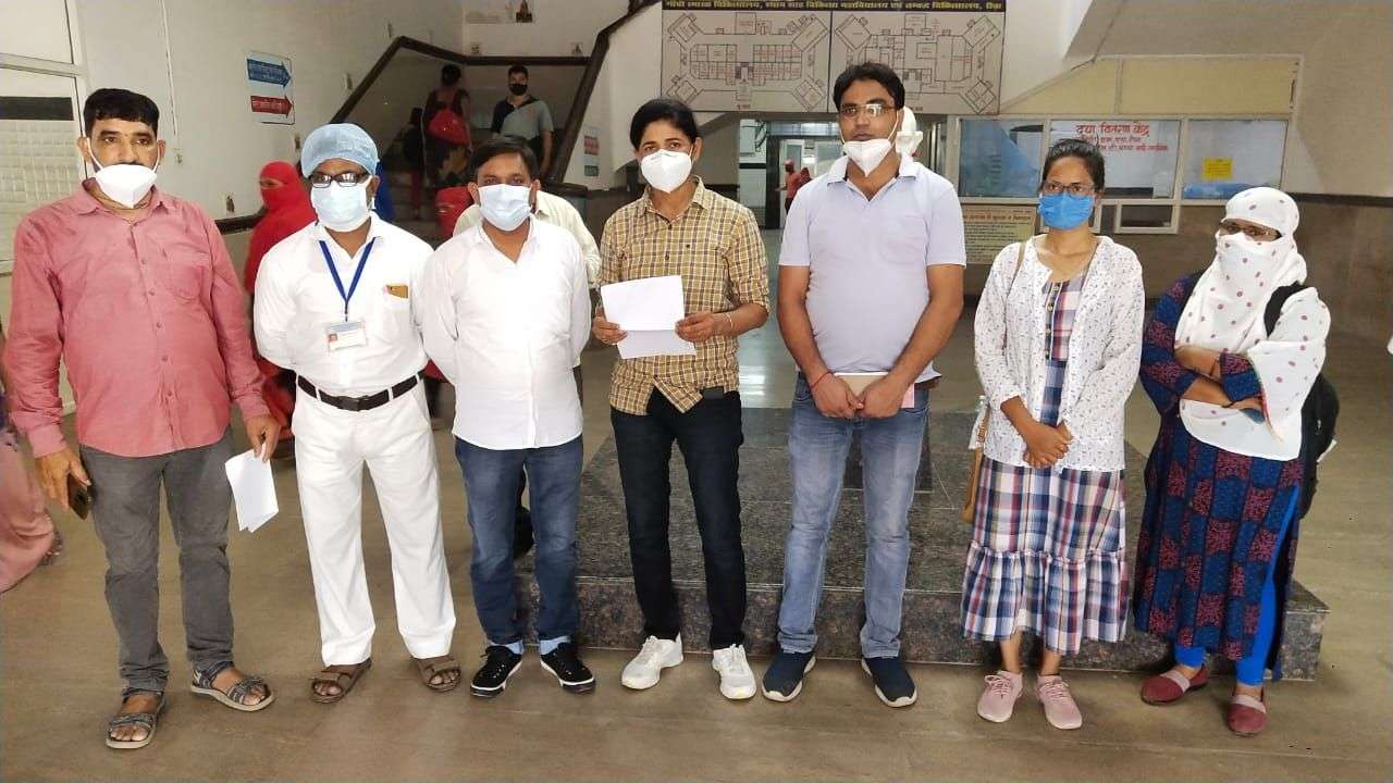 nurses : 600 nurses on mass leave in Rewa, contract employees took