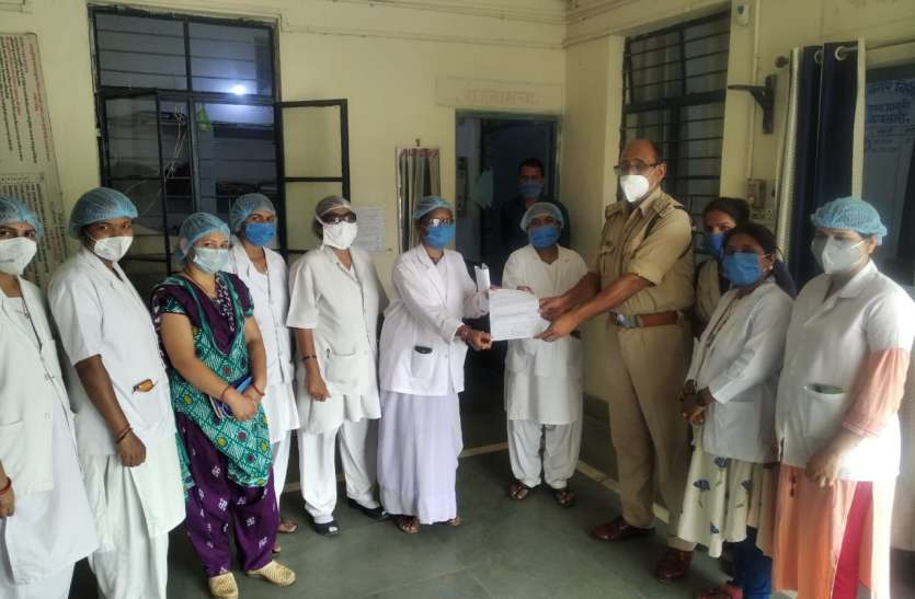 नर्सों ने दी चेतावनी, करेंगे बेमियादी हड़ताल नर्सों ने दी चेतावनी, करेंगे बेमियादी हड़ताल