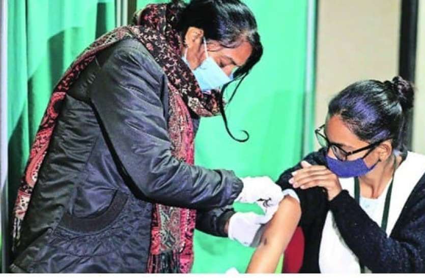 p8.jpg वैक्सिनेशन पर सवाल: कोविन पोर्टल पर रजिस्टर हुए बिना चल रहे कई सेंटर