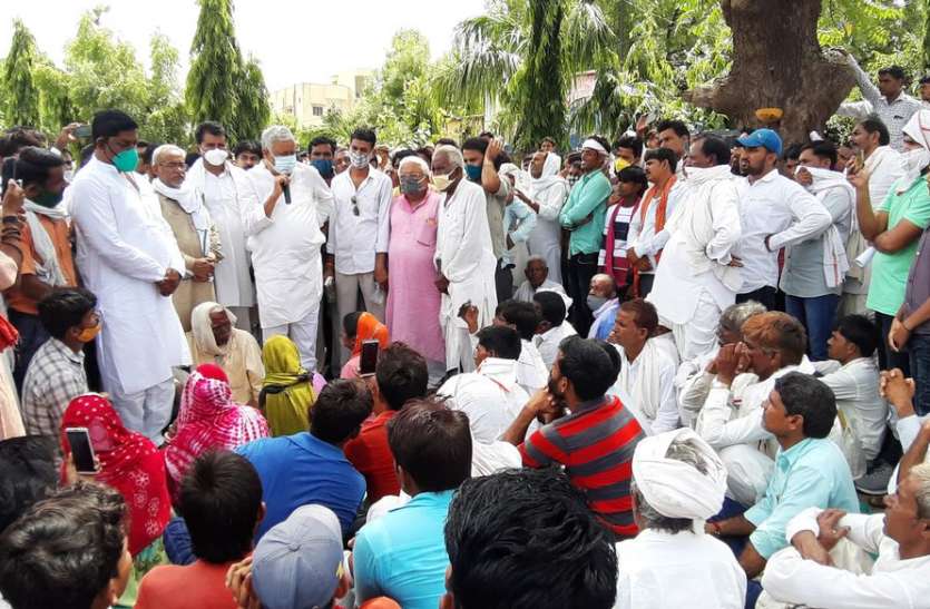 गणेशधाम व निर्धनों के आशियानों को नहीं उजाडऩे देंगे - डॉ. किरोड़ी गणेशधाम व निर्धनों के आशियानों को नहीं उजाडऩे देंगे - डॉ. किरोड़ी