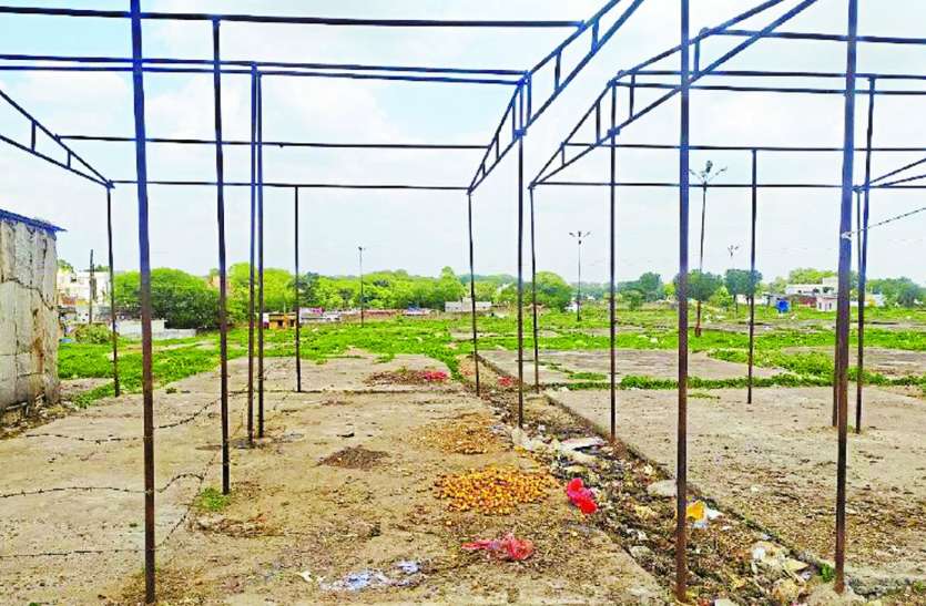 chhindwara पार्किंग से हो रहा फल-सब्जियों का थोक व्यापार