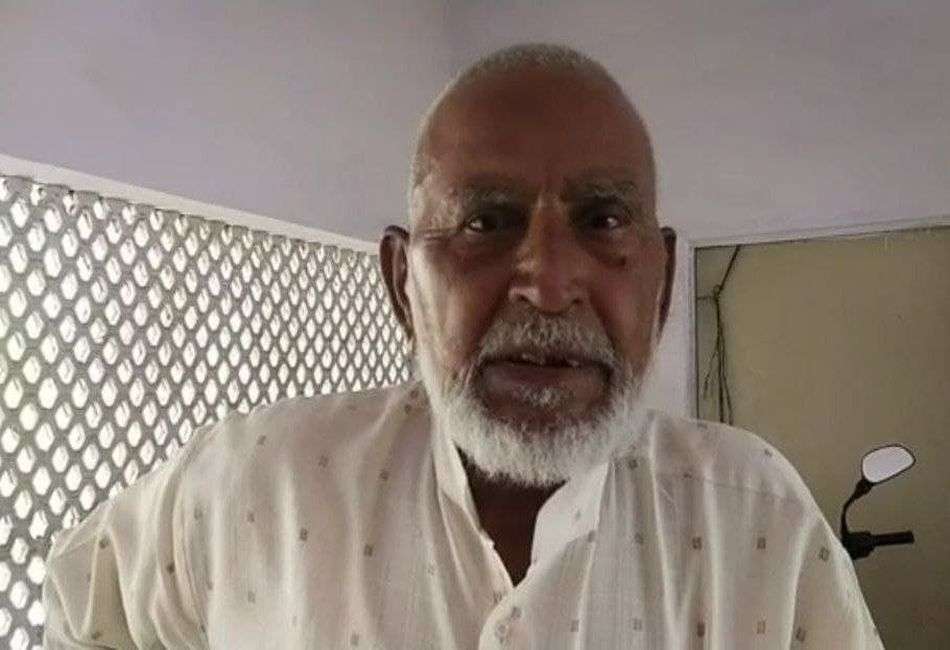 भीड़भाड़ का फायदा उठाया, सेवानिवृत्त एसआई के थैले में चीरा लगाकर 50 हजार पार