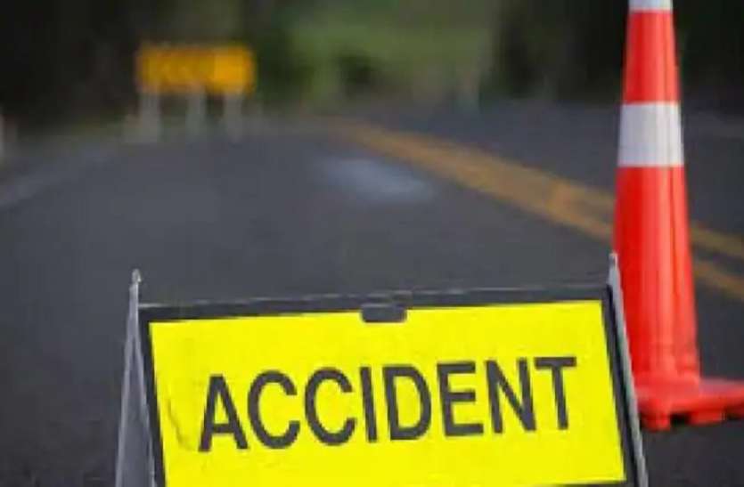 ट्रेलर व हाइवा की टक्कर में हाइवा चालक की मौत (प्रतीकात्मक फोटो) ट्रेलर व हाइवा में टक्कर, हाइवा चालक की मौत