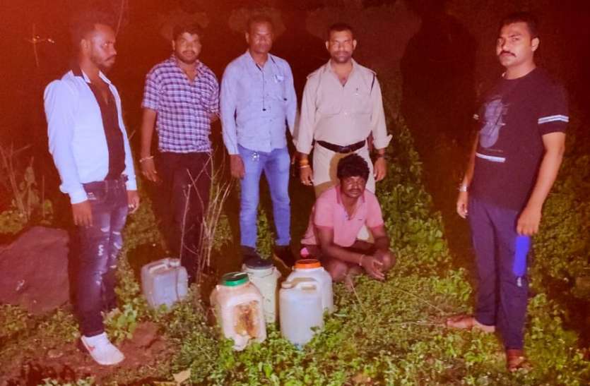 65 लीटर कच्ची शराब जब्त की 65 लीटर कच्ची शराब जब्त की