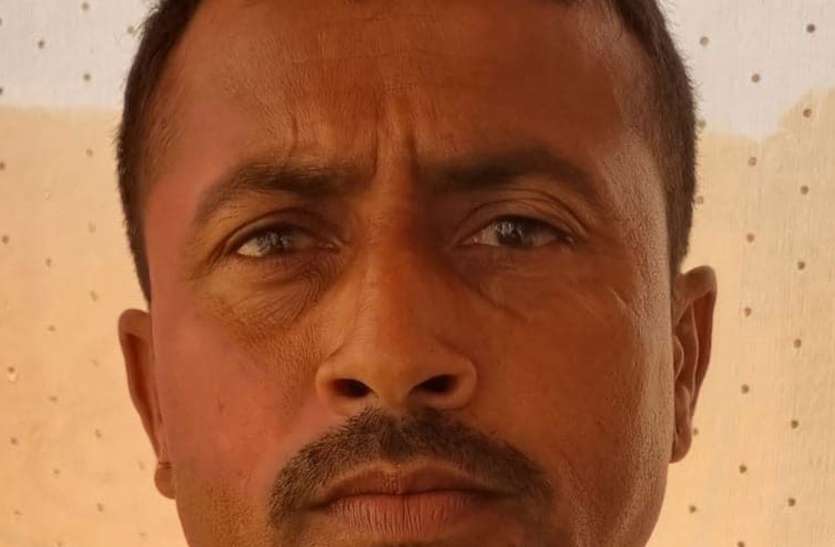 पचास फीट दूर ट्रांसफार्मर, बीपीएल के घर अंधेरा पचास फीट दूर ट्रांसफार्मर, बीपीएल के घर अंधेरा