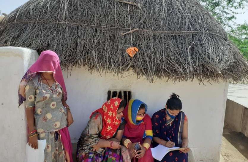 घर-घर पहुंच रहे शिक्षक, प्रवेशोत्सव की धूम घर-घर पहुंच रहे शिक्षक, प्रवेशोत्सव की धूम