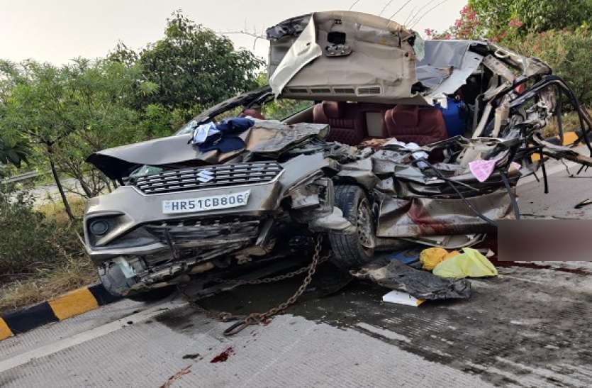 car_accident.jpg यमुना एक्सप्रेसवे पर खड़े ट्रक में घुसी तेज रफ्तार कार, दो की मौत, आधा दर्जन घायल