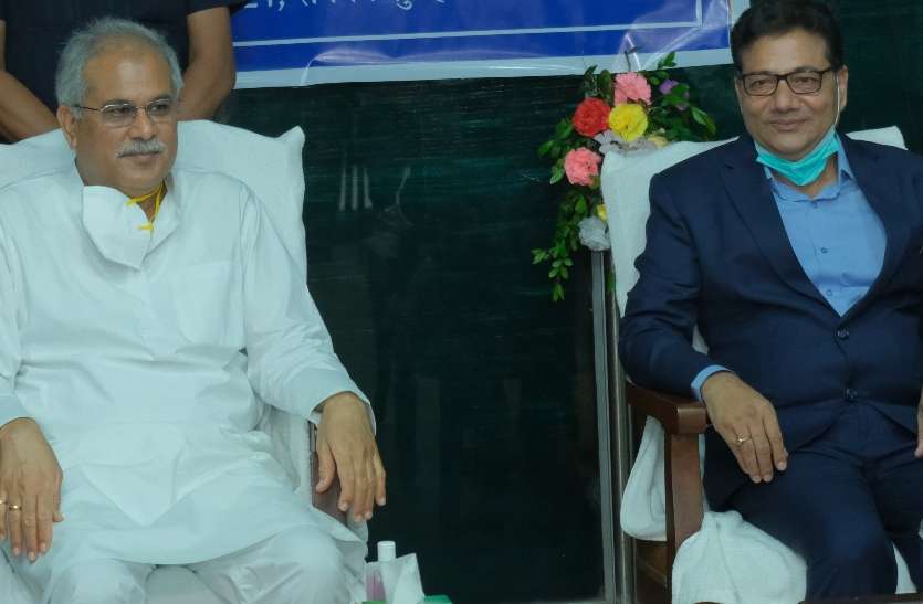मुख्यमंत्री बघेल ने छत्तीसगढ़ विद्युत नियामक आयोग के नवनियुक्त अध्यक्ष हेमन्त वर्मा को शपथ दिलाई मुख्यमंत्री बघेल ने छत्तीसगढ़ विद्युत नियामक आयोग के नवनियुक्त अध्यक्ष हेमन्त वर्मा को शपथ दिलाई