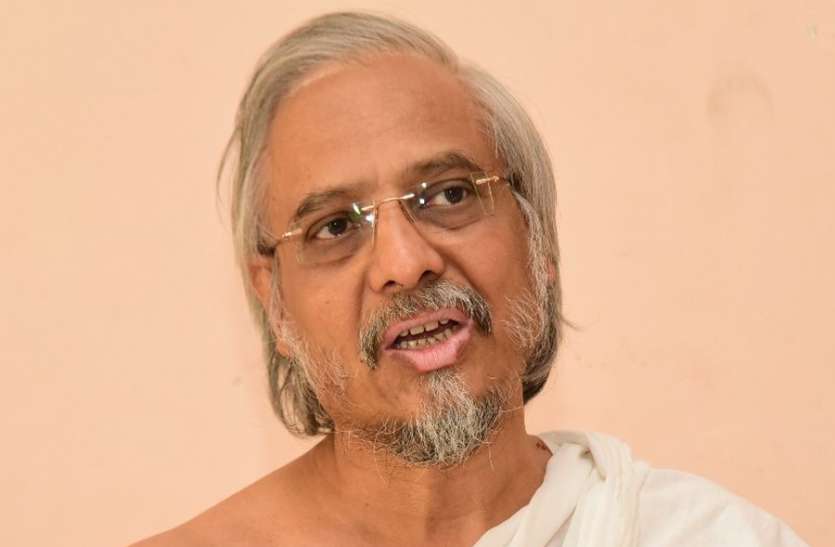devendra0307.jpg सफलता के लिए स्पष्ट लक्ष्य जरूरी: आचार्य देवेंद्रसागर