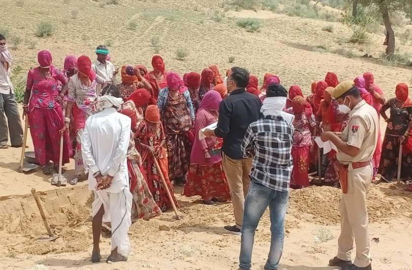 District Collector reached villages, surprise inspection of MNREGA site जिला कलक्टर पहुंचे गांवों, मनरेगा स्थल का औचक निरीक्षण