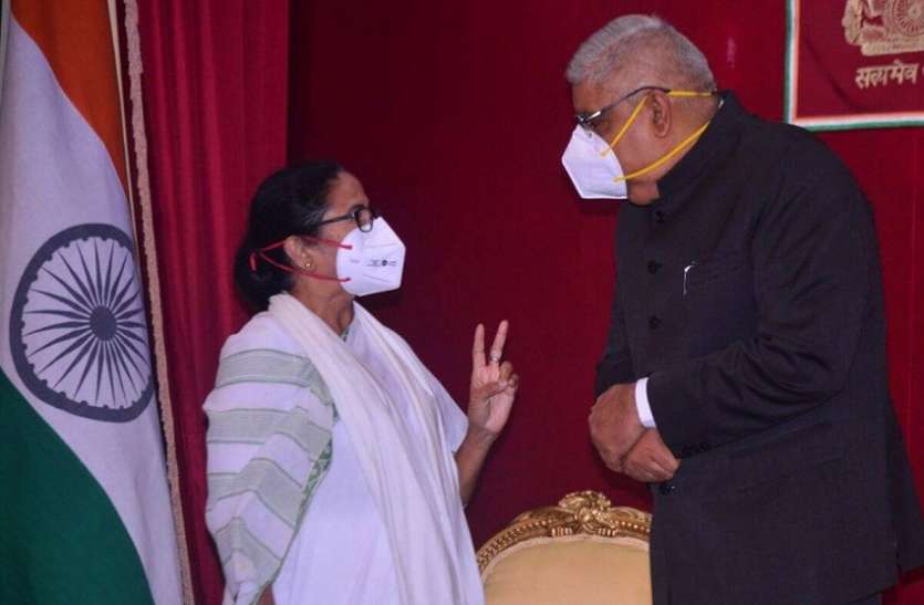 West Bengal : विपक्ष के हंगामे के बीच अधूरा अभिभाषण छोड़ सदन से चले गए राज्यपाल West Bengal : विपक्ष के हंगामे के बीच अधूरा अभिभाषण छोड़ सदन से चले गए राज्यपाल