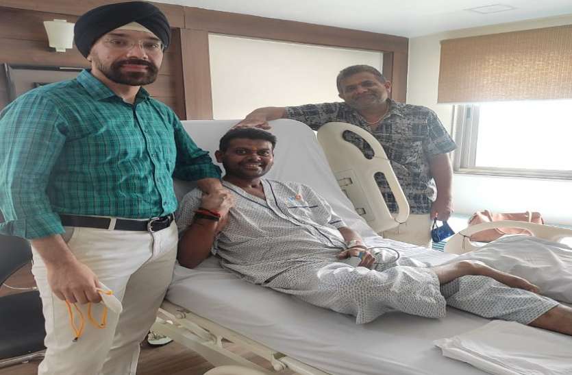 57 दिन के उपचार में कोरोना के गंभीर संक्रमण को हराया 57 दिन के उपचार में कोरोना के गंभीर संक्रमण को हराया